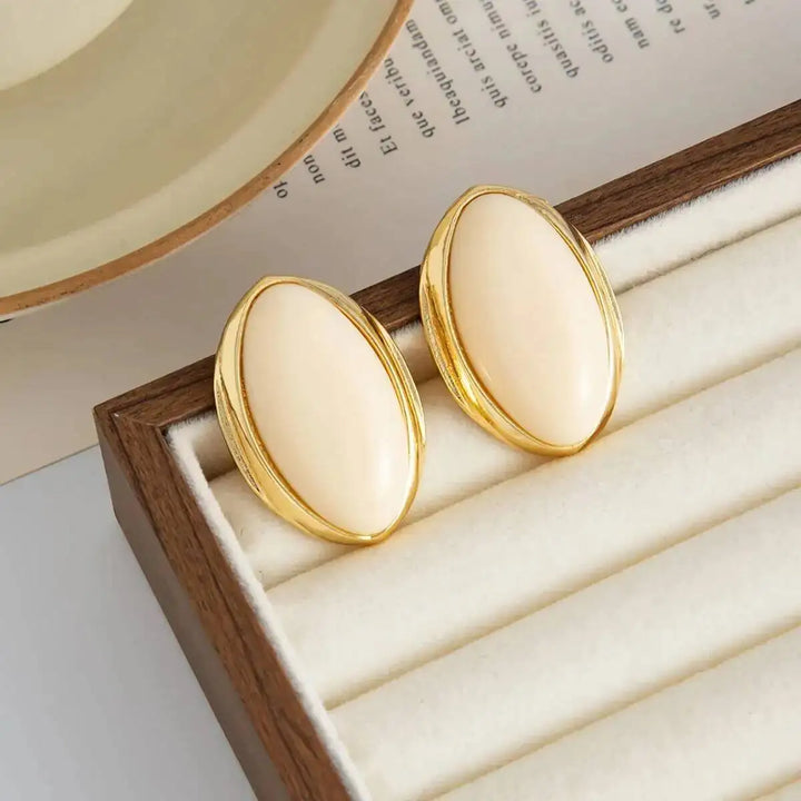 Verdeluxe Oval Earring