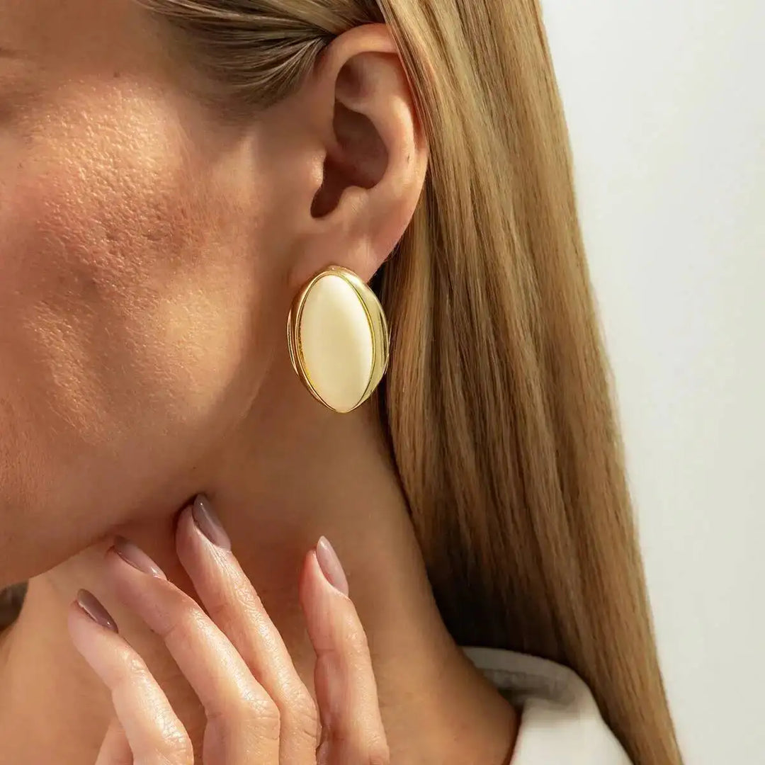Verdeluxe Oval Earring